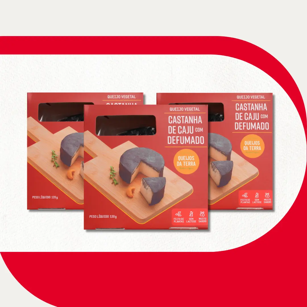 Kit de 3 Queijos de Castanha de Caju Defumado. Embalagens de cor vermelha.