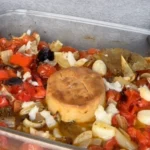 Confit de Tomate e Pimentão com Queijo de castanha de caju trufado com damasco.