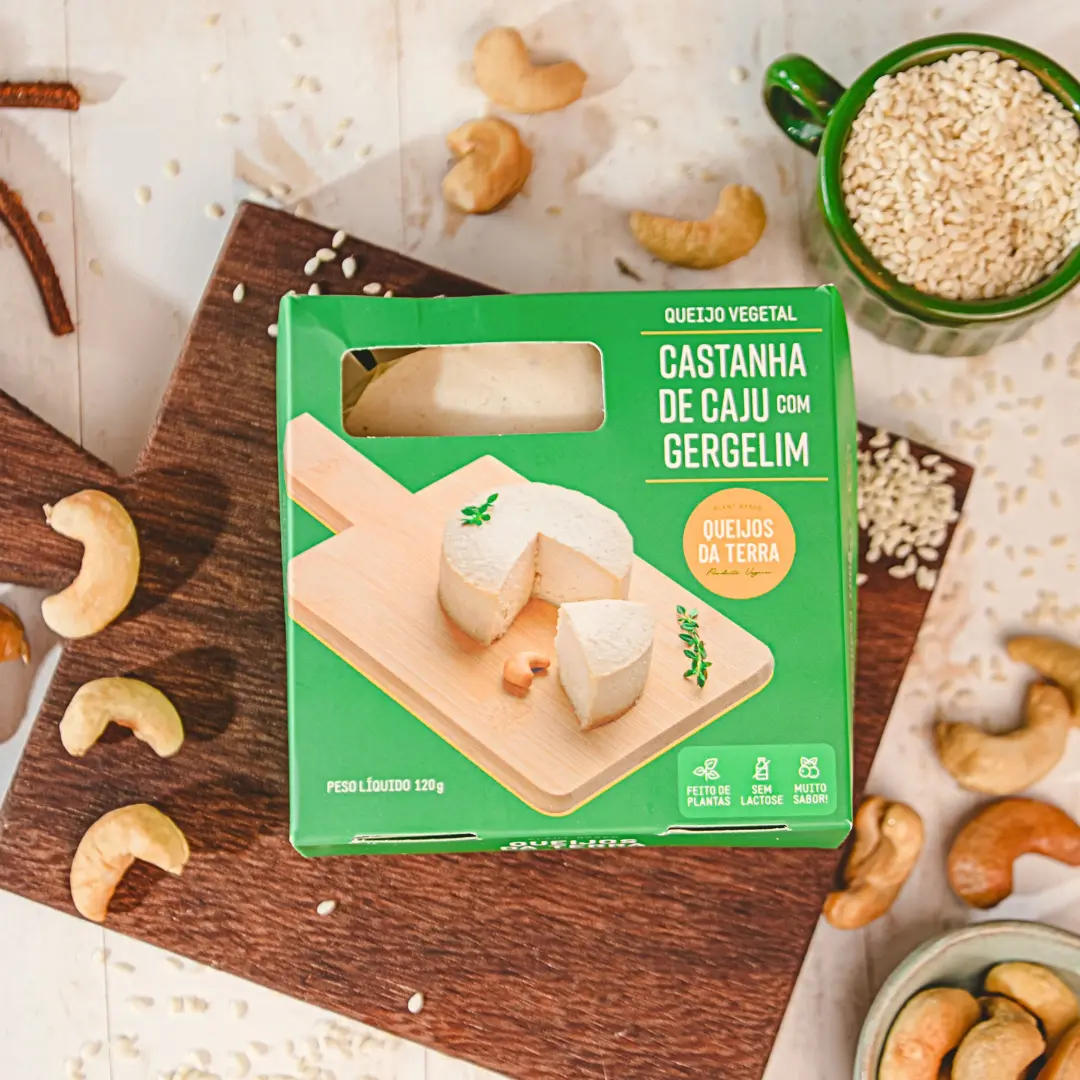 Embalagem verde do Queijo de Castanha de Caju com Gergelim.