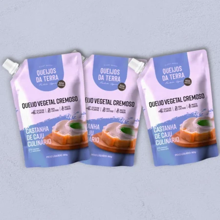 Kit com 3 Queijos Cremosos de Castanha de Caju Culinário, em embalagens pouch azul-clara, vistas de frente.