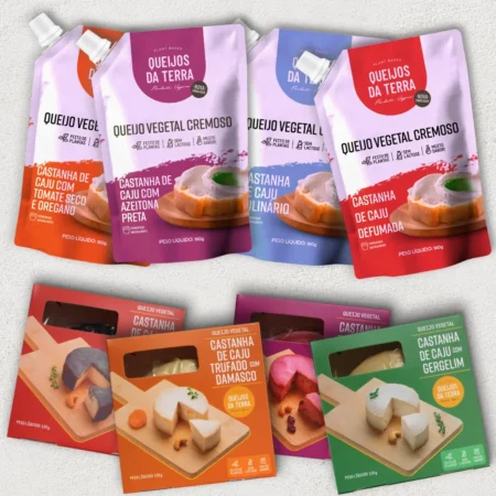 Um kit com todos os nossos Queijos de Castanha de Caju! O kit contém 4 Queijos de Castanha de Caju Cremosos em embalagens pouch: Tomate Seco e Orégano em laranja, Azeitona Preta em roxo, Culinário em azul e Defumado em vermelho; e 4 Queijos de Castanha de Caju de Corte em caixas: Queijo de Castanha de Caju Defumado em vermelho, Queijo de Castanha de Caju Trufado com Damasco em laranja, Queijo de Castanha de Caju com Cranberry em roxo e Queijo de Castanha de Caju com Gergelim em verde.
